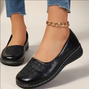 Women's casual shoes